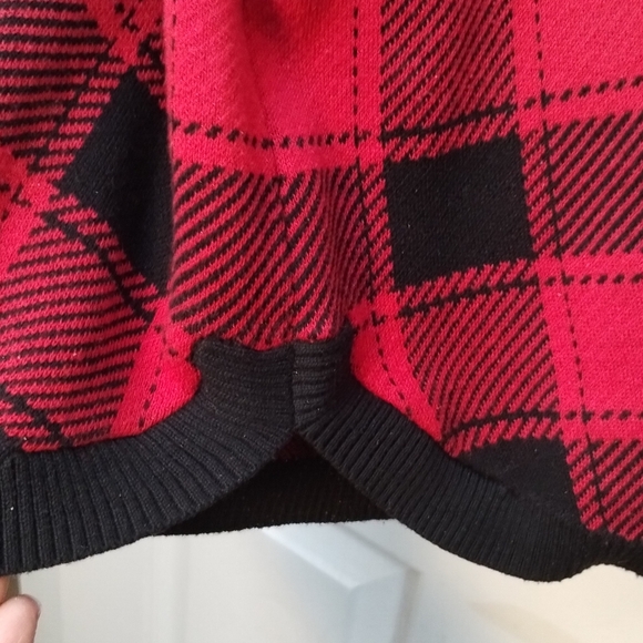 Plus Size Plaid Sweater - Picture 6 of 11